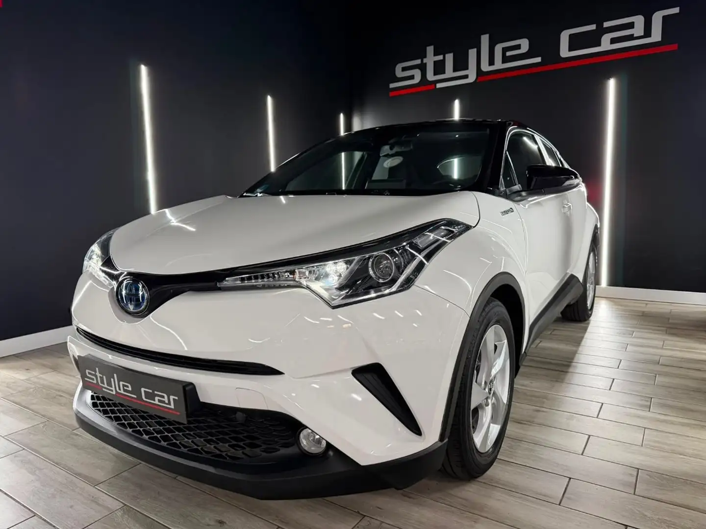 Toyota C-HR CHR 1.8 125H Active Blanco - 1
