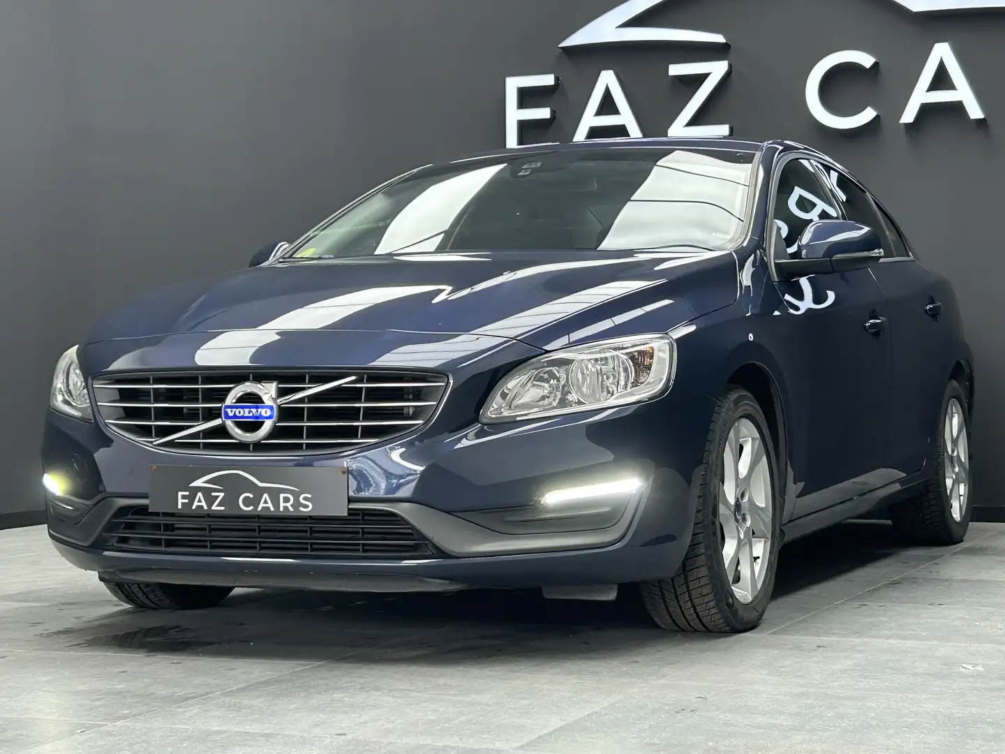Volvo S60 1.6 D2 Powershift *CLIM + JANTES + GPS + GARANTIE* Blau - 2