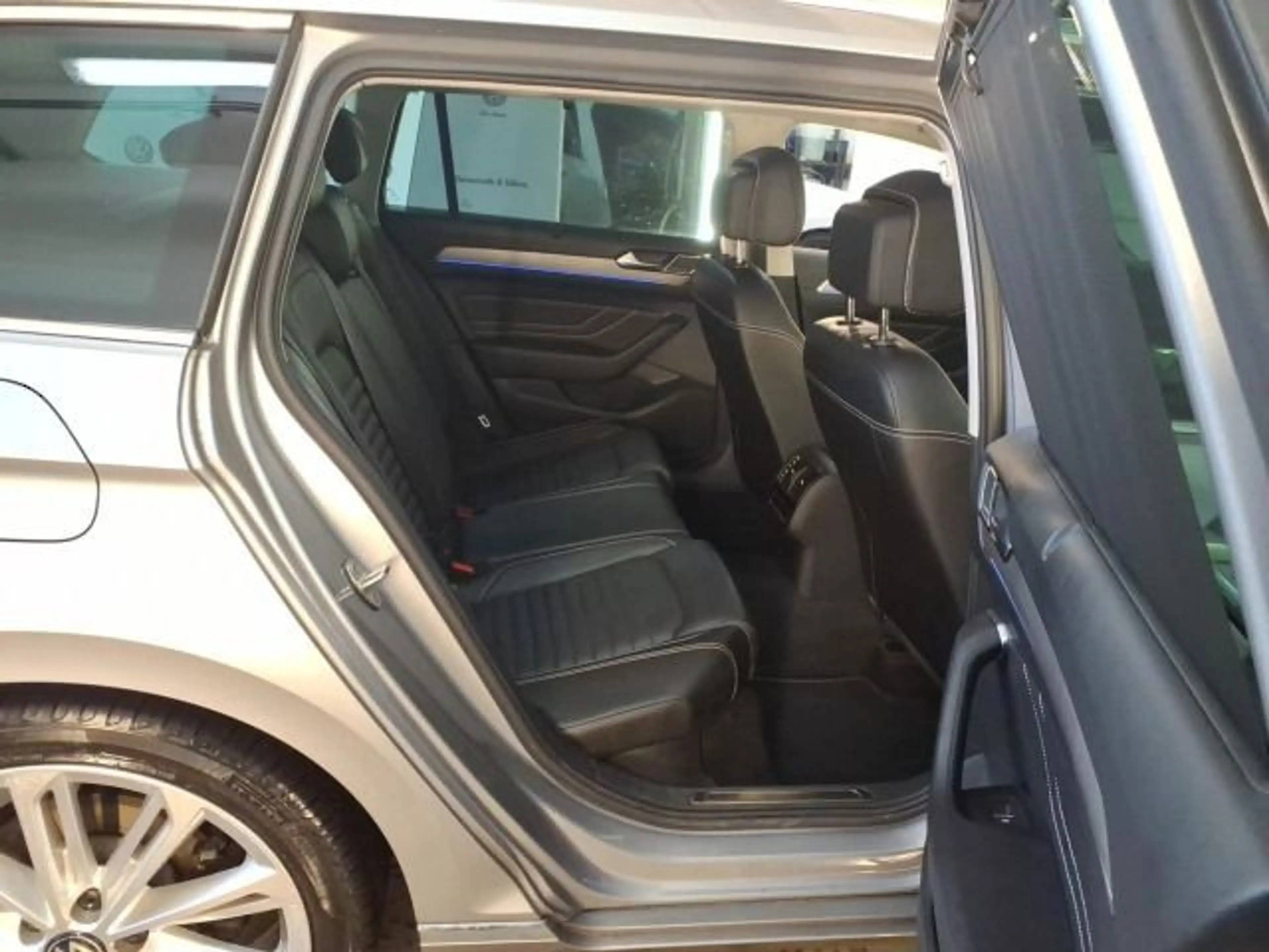 Volkswagen Passat Variant Elegance 2.0 TSI R-Line/Pano/Lede — photo 6