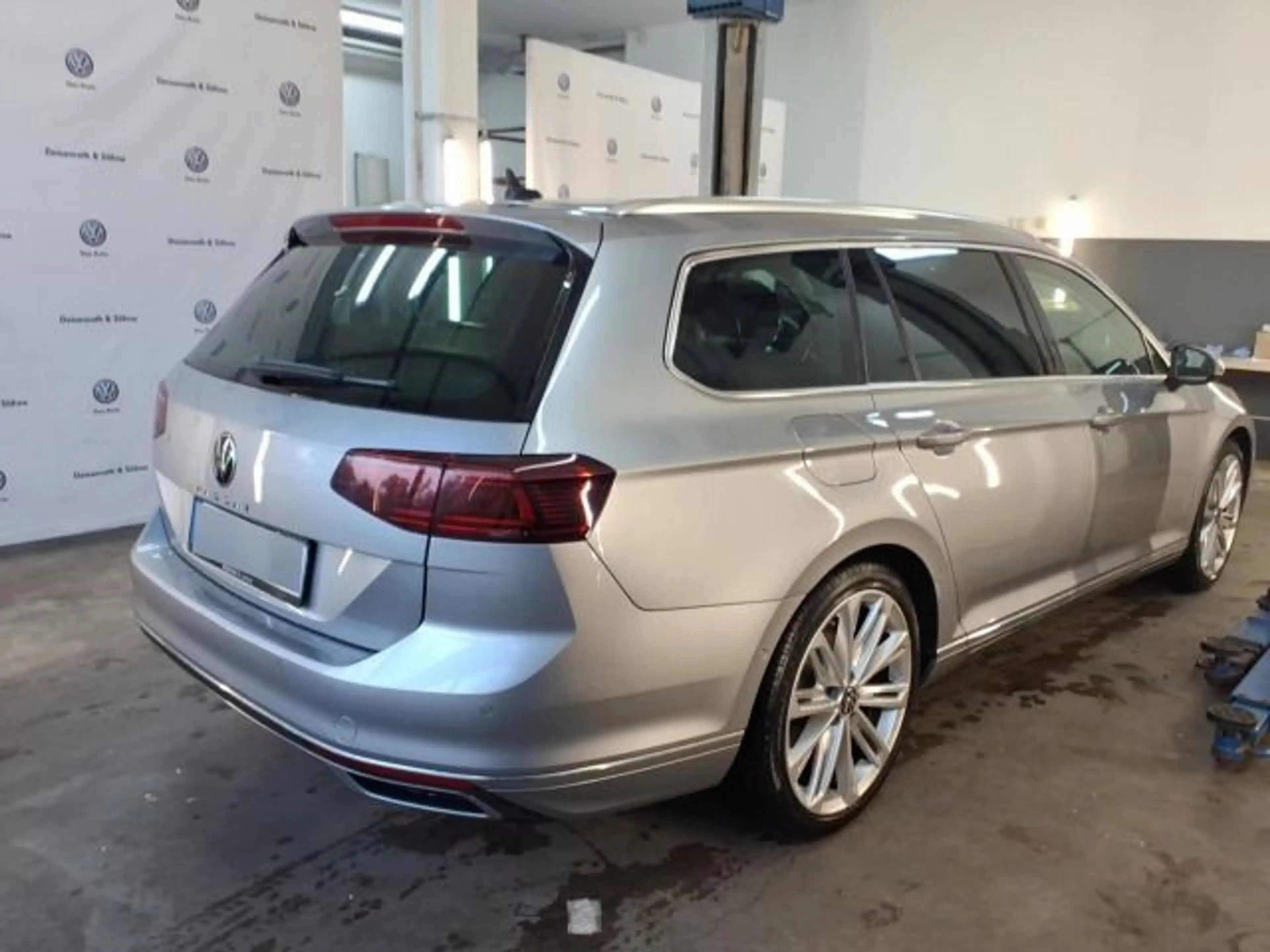 Volkswagen Passat Variant Elegance 2.0 TSI R-Line/Pano/Lede — photo 3