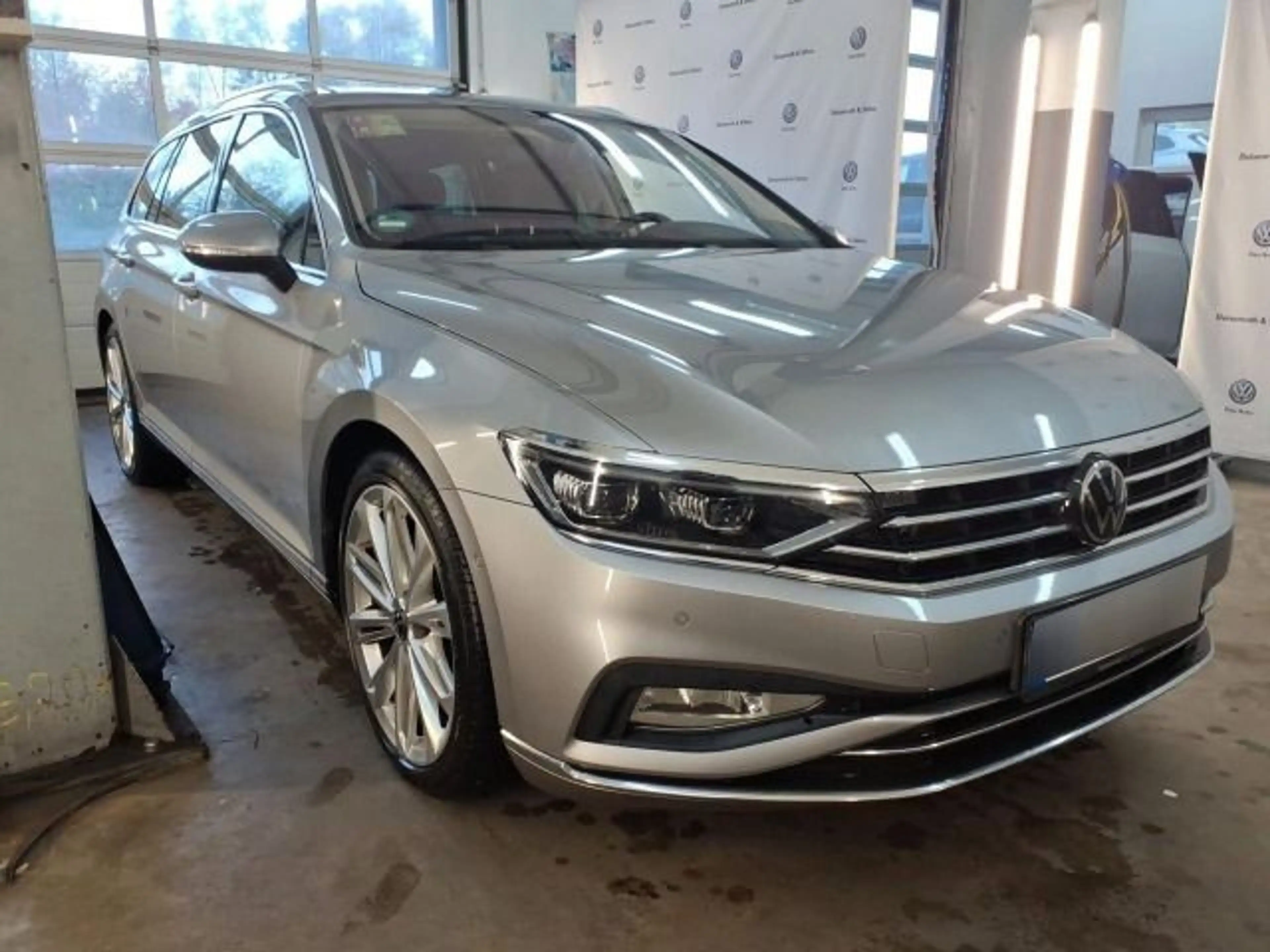 Volkswagen Passat Variant Elegance 2.0 TSI R-Line/Pano/Lede — photo 2