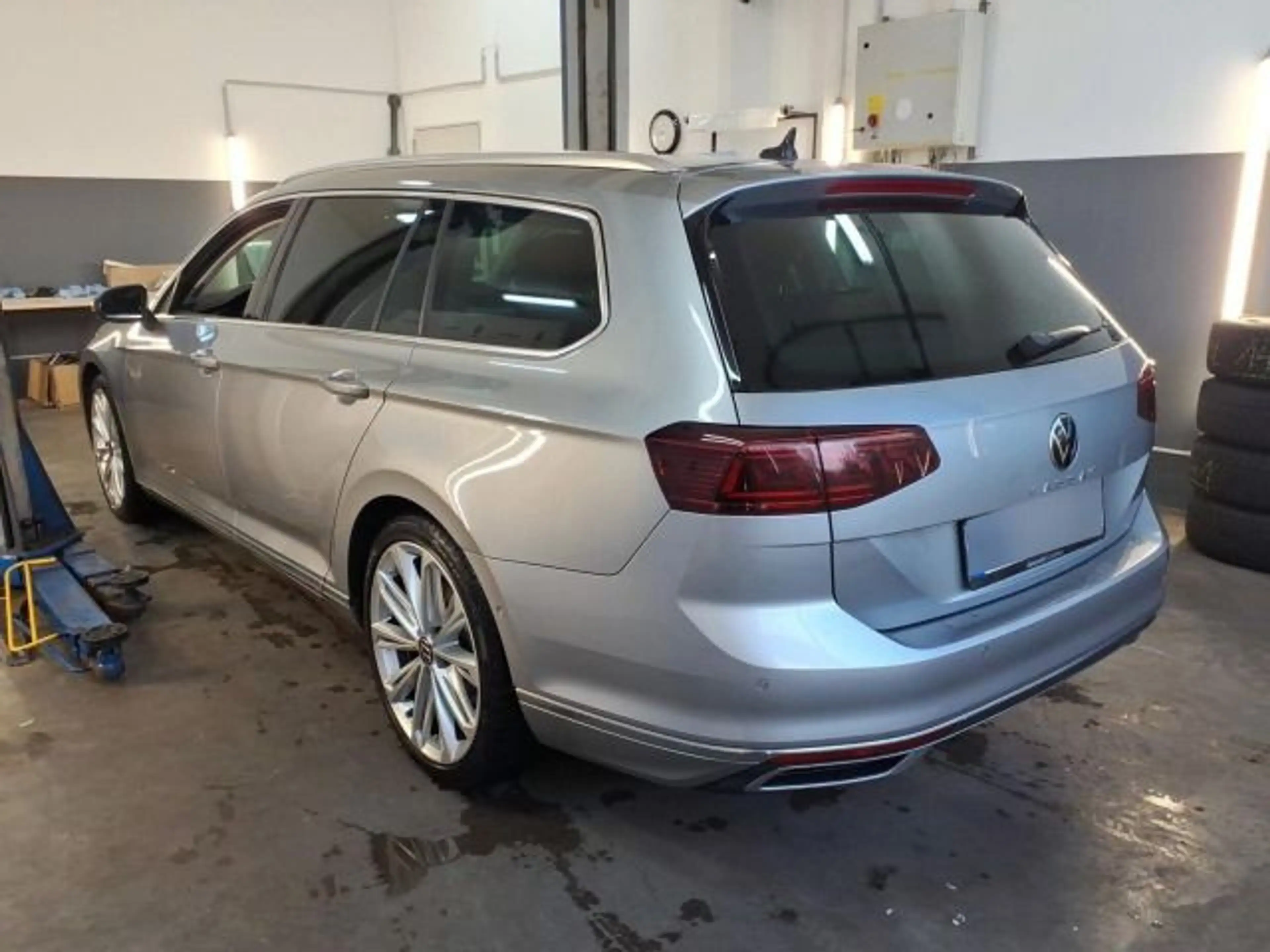 Volkswagen Passat Variant Elegance 2.0 TSI R-Line/Pano/Lede — photo 4