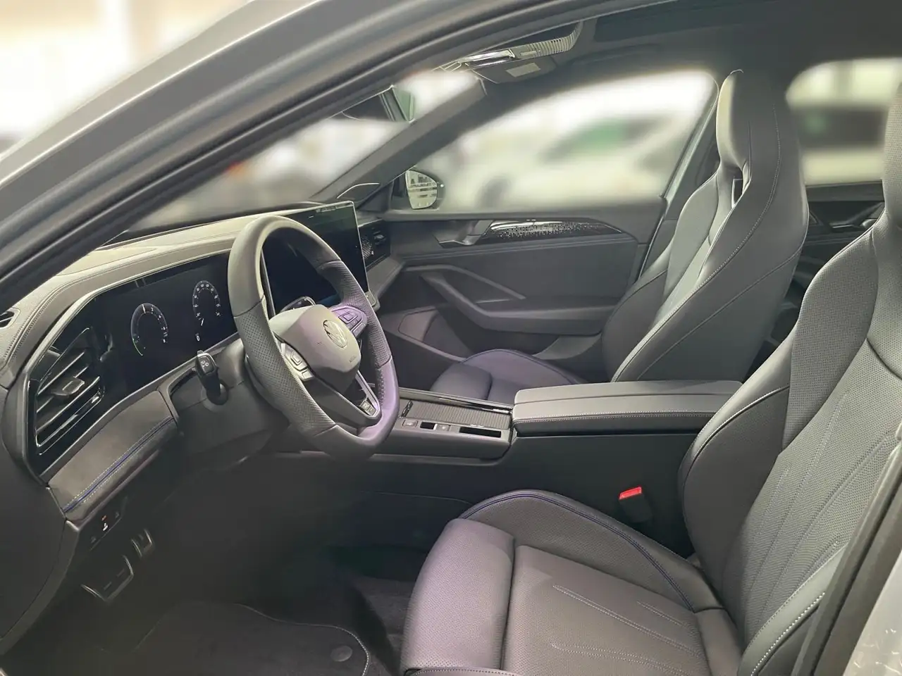 Volkswagen Passat Variant R-Line 1,5 l eHybrid DSG+AHK+MASS 9