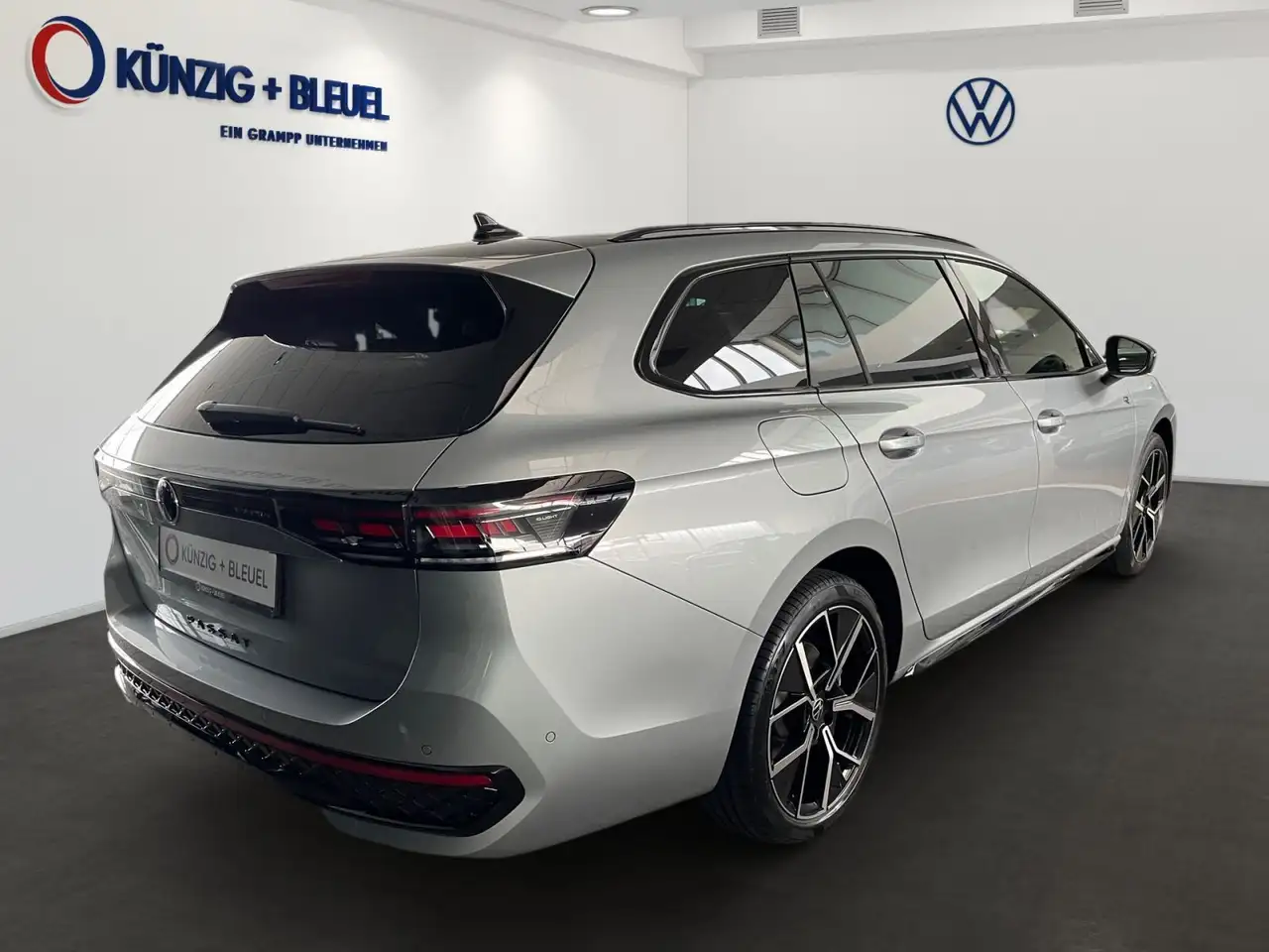 Volkswagen Passat Variant R-Line 1,5 l eHybrid DSG+AHK+MASS 4