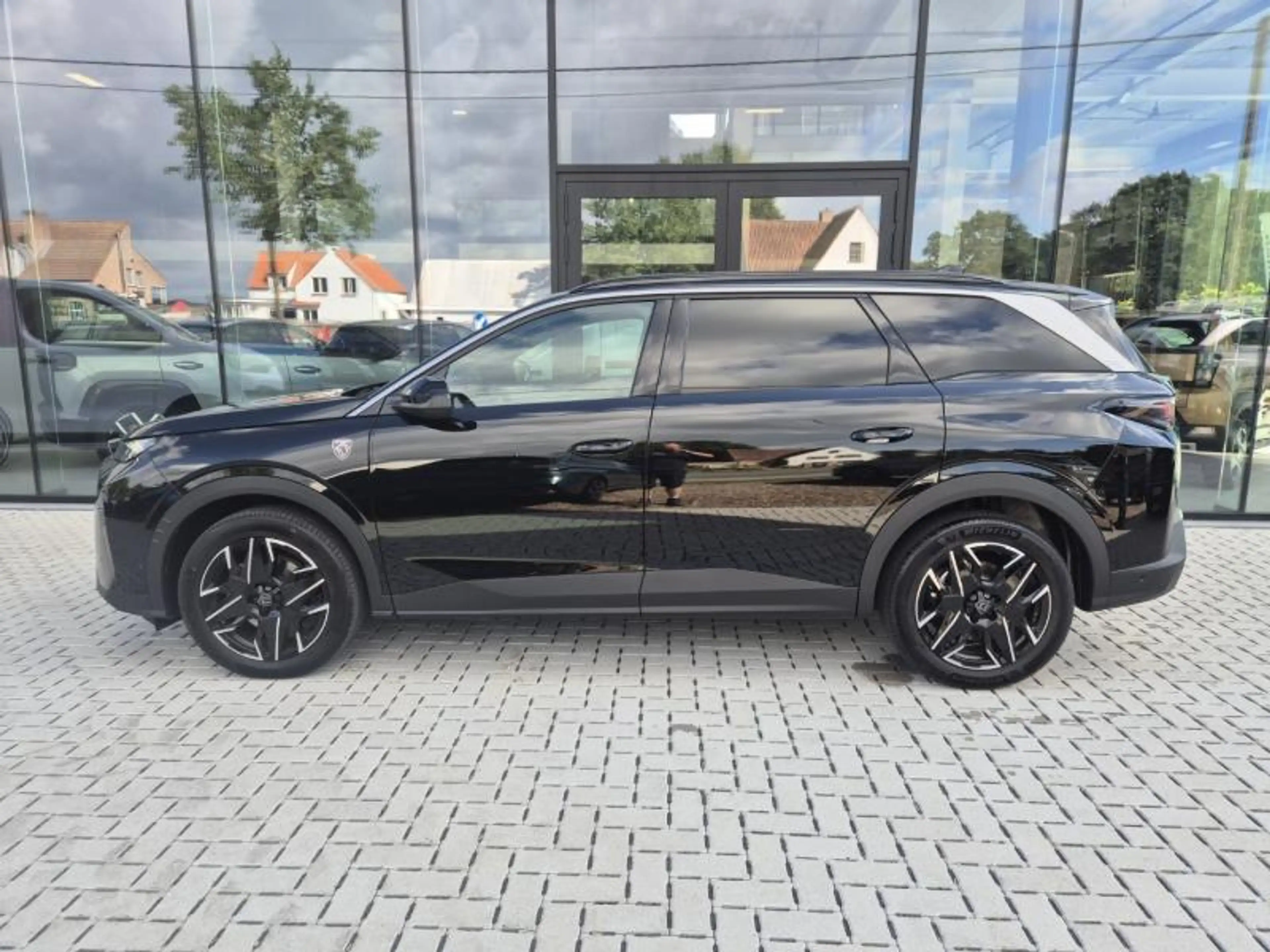 Peugeot 5008 MASSAGE/ALCANTARA/AGR/360 CAMERA PACK/DRIVE ASSIST — photo 4