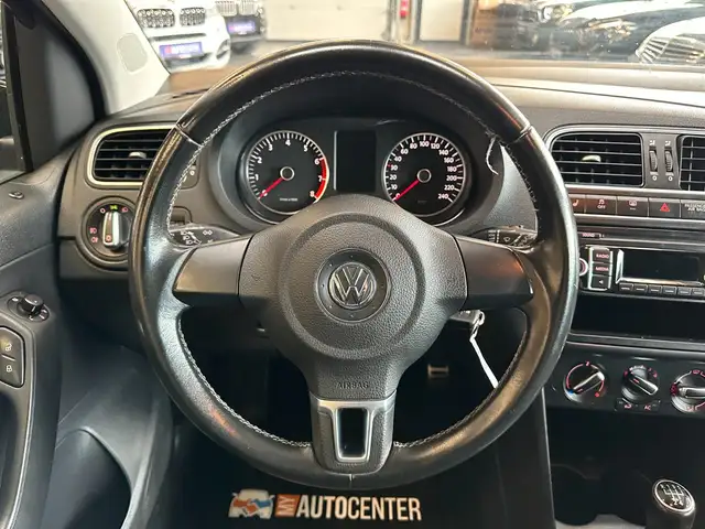 Volkswagen Polo view 8