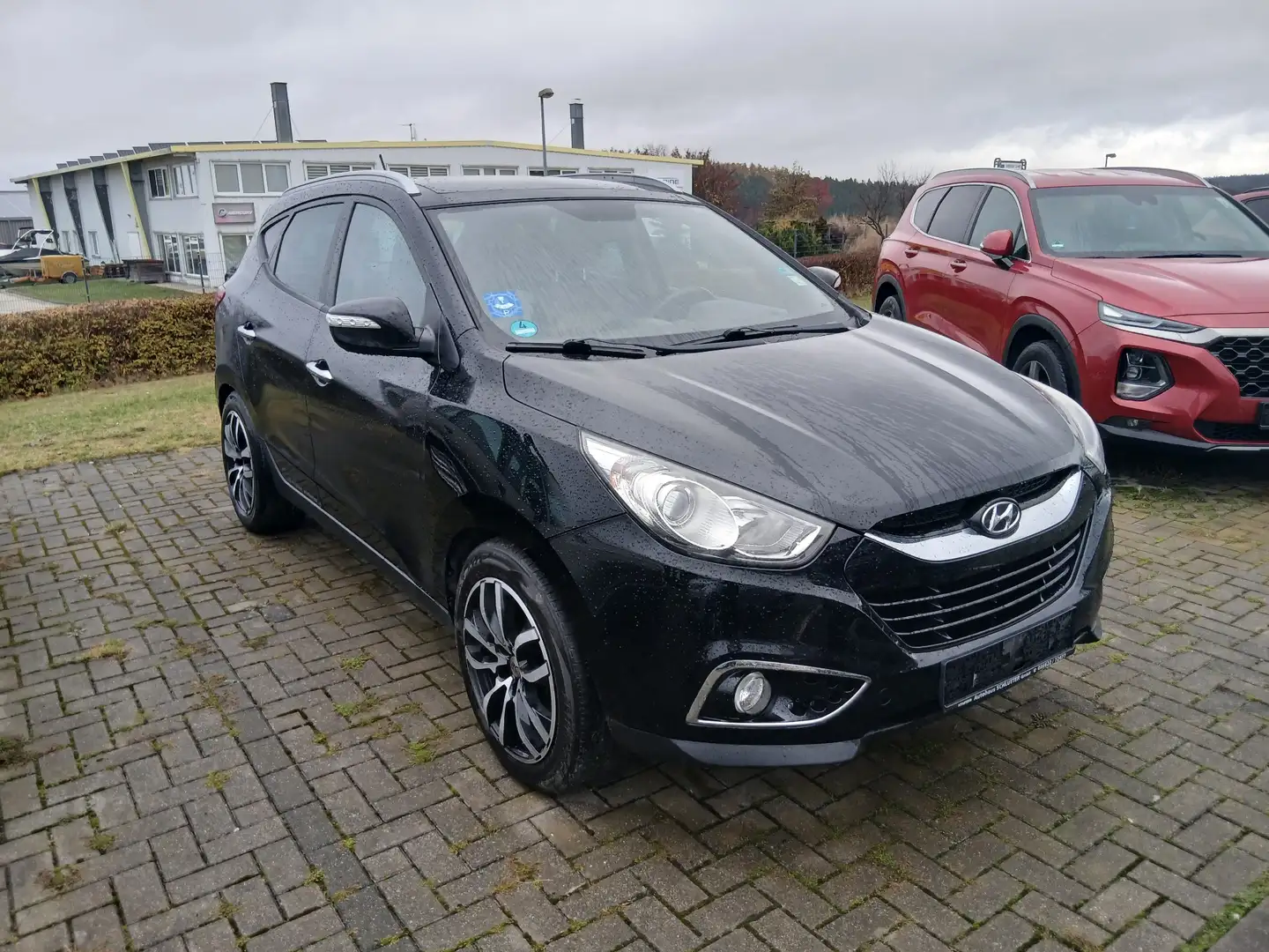 Hyundai iX35 ix35 Diesel 2.0 CRDi 4WD Automatik Premium Schwarz - 2