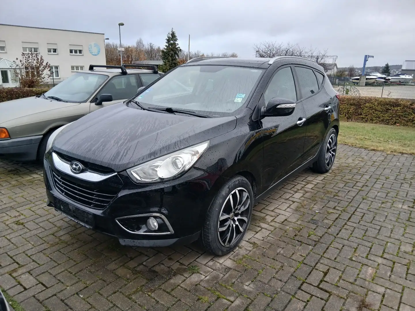 Hyundai iX35 ix35 Diesel 2.0 CRDi 4WD Automatik Premium Schwarz - 1
