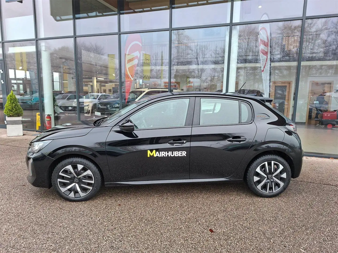 Peugeot 208 Style PureTech 100 S&S Schwarz - 2