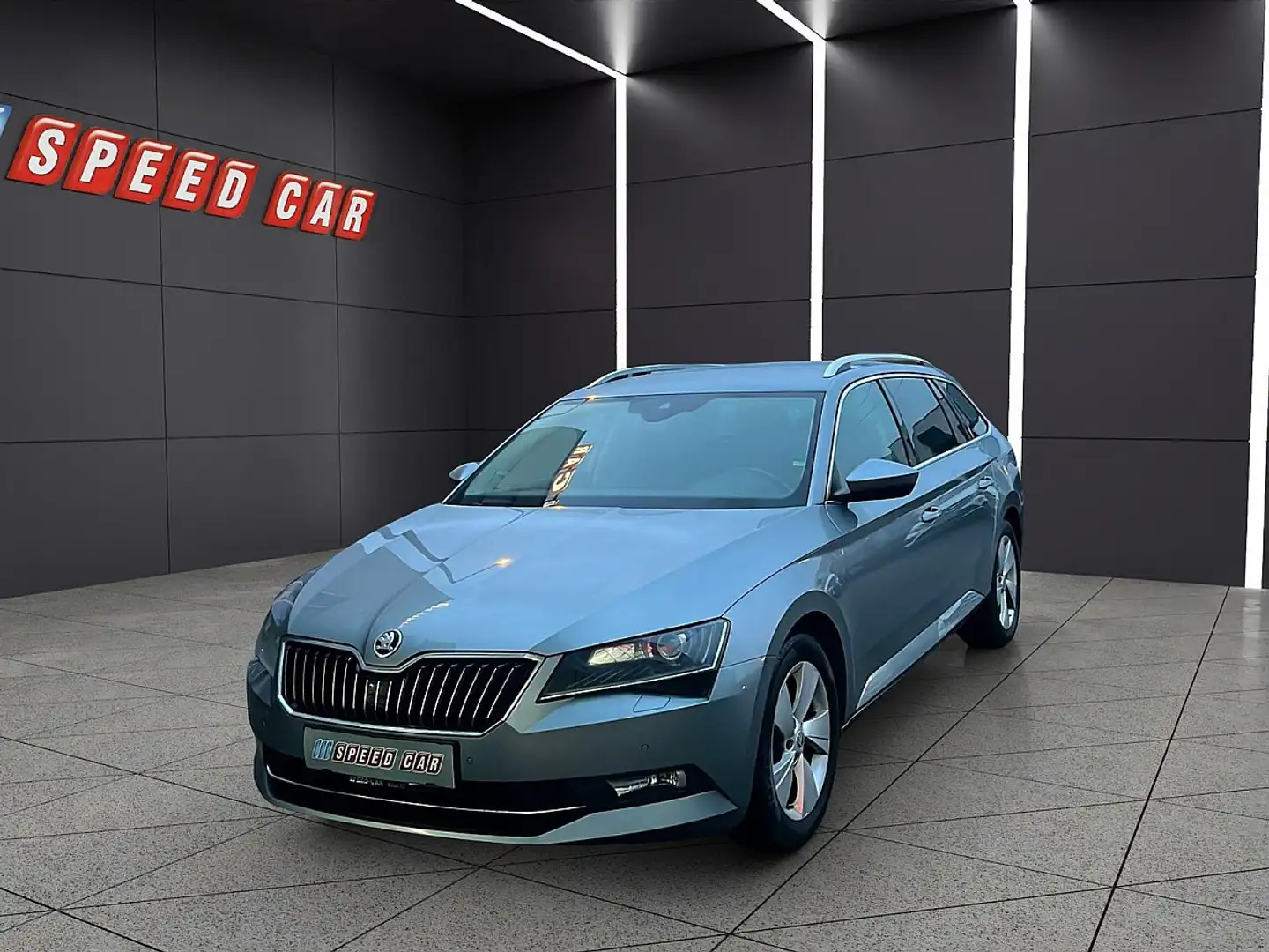 Skoda Superb 2,0 TDI Active Blauw - 1