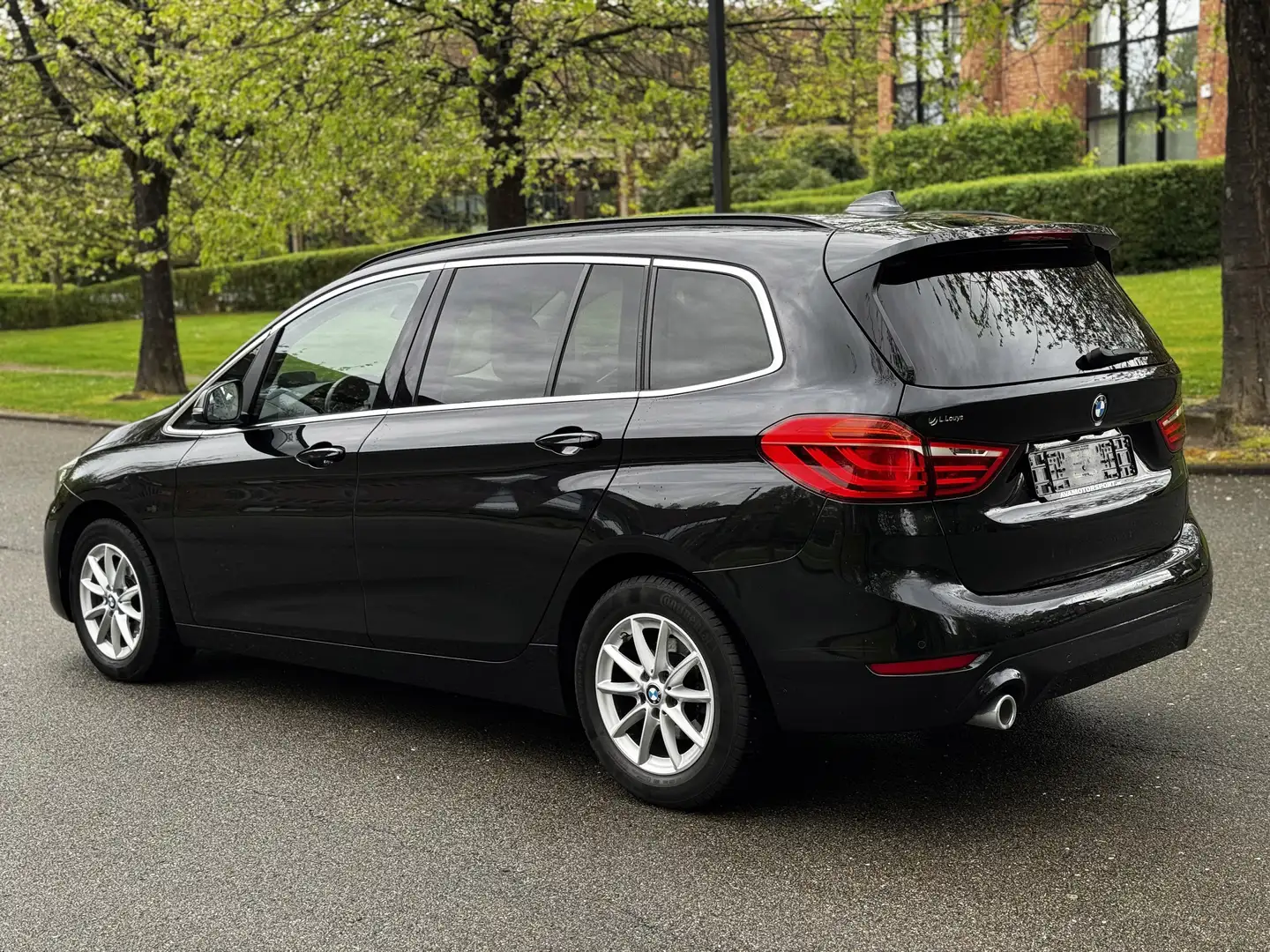 BMW 216 d Gran Tourer 2021 CUIR LED TOIT PANO HUD NAVI DAB Zwart - 2