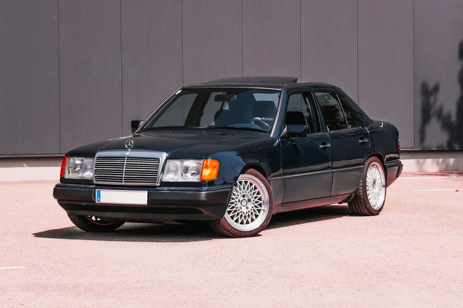 Mercedes-Benz E 220 W124 MOPF 1.5 16V M111 Blau - 1