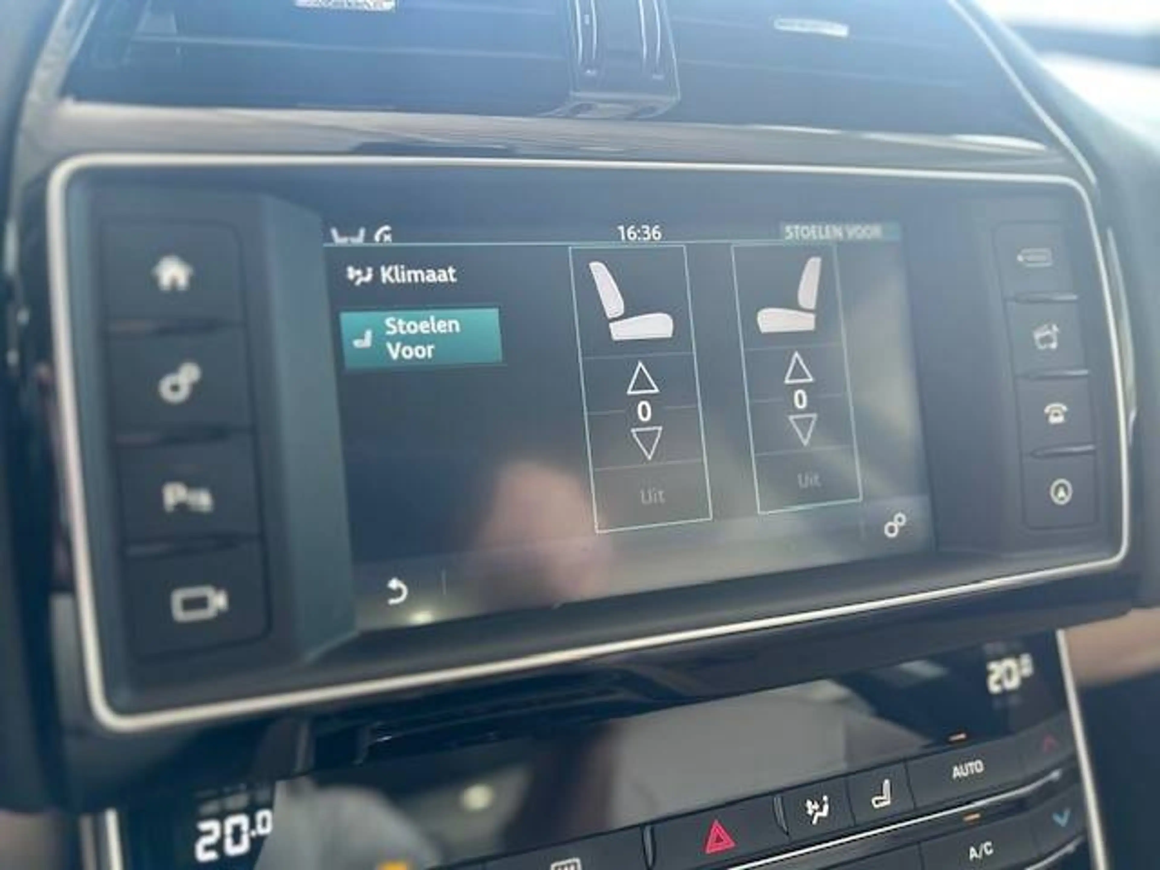 Jaguar XE XE 2.0 D E-Performance Prestige, camera, SHOWROOMSTAAT — photo 10