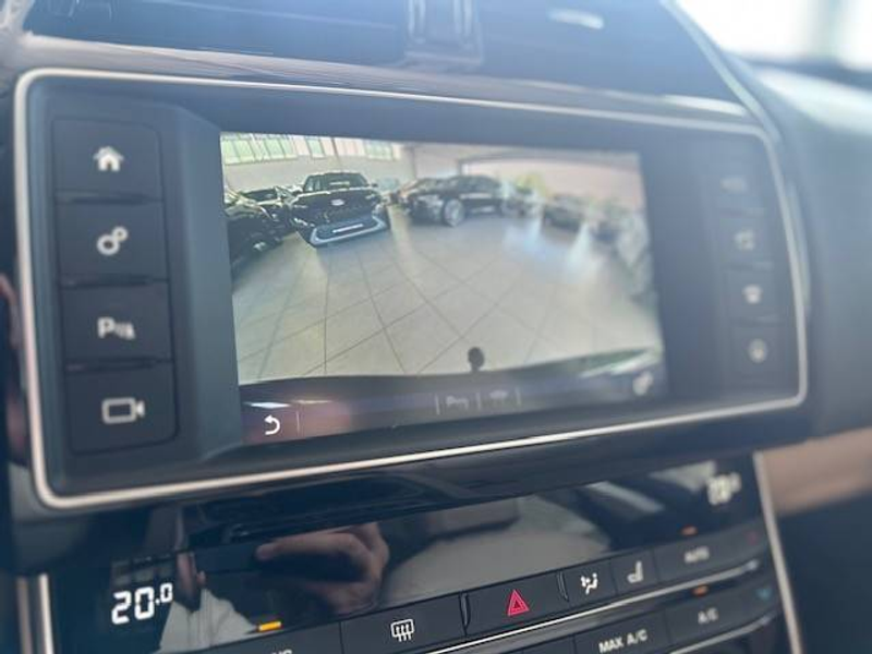 Jaguar XE XE 2.0 D E-Performance Prestige, camera, SHOWROOMSTAAT — photo 9