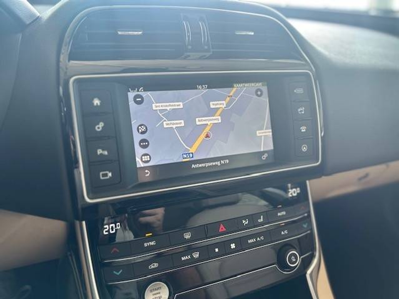 Jaguar XE XE 2.0 D E-Performance Prestige, camera, SHOWROOMSTAAT — photo 11