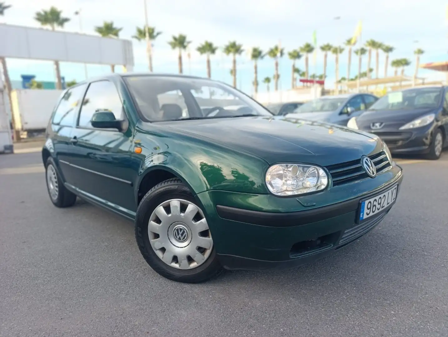 Volkswagen Golf 1.6 Conceptline 100 Verde - 1
