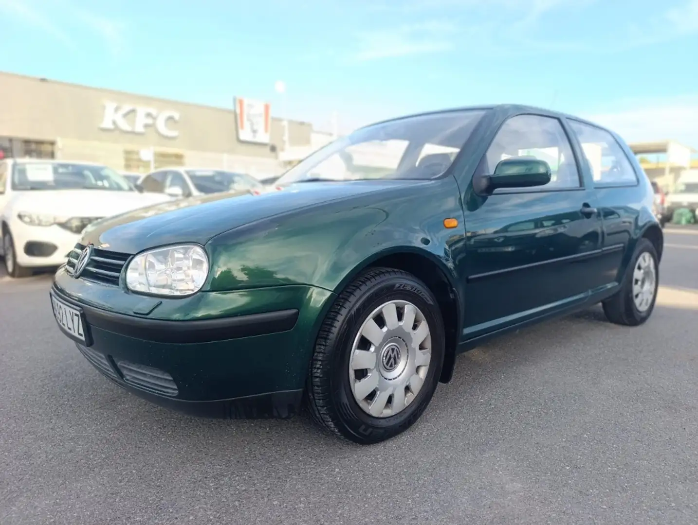 Volkswagen Golf 1.6 Conceptline 100 Verde - 2