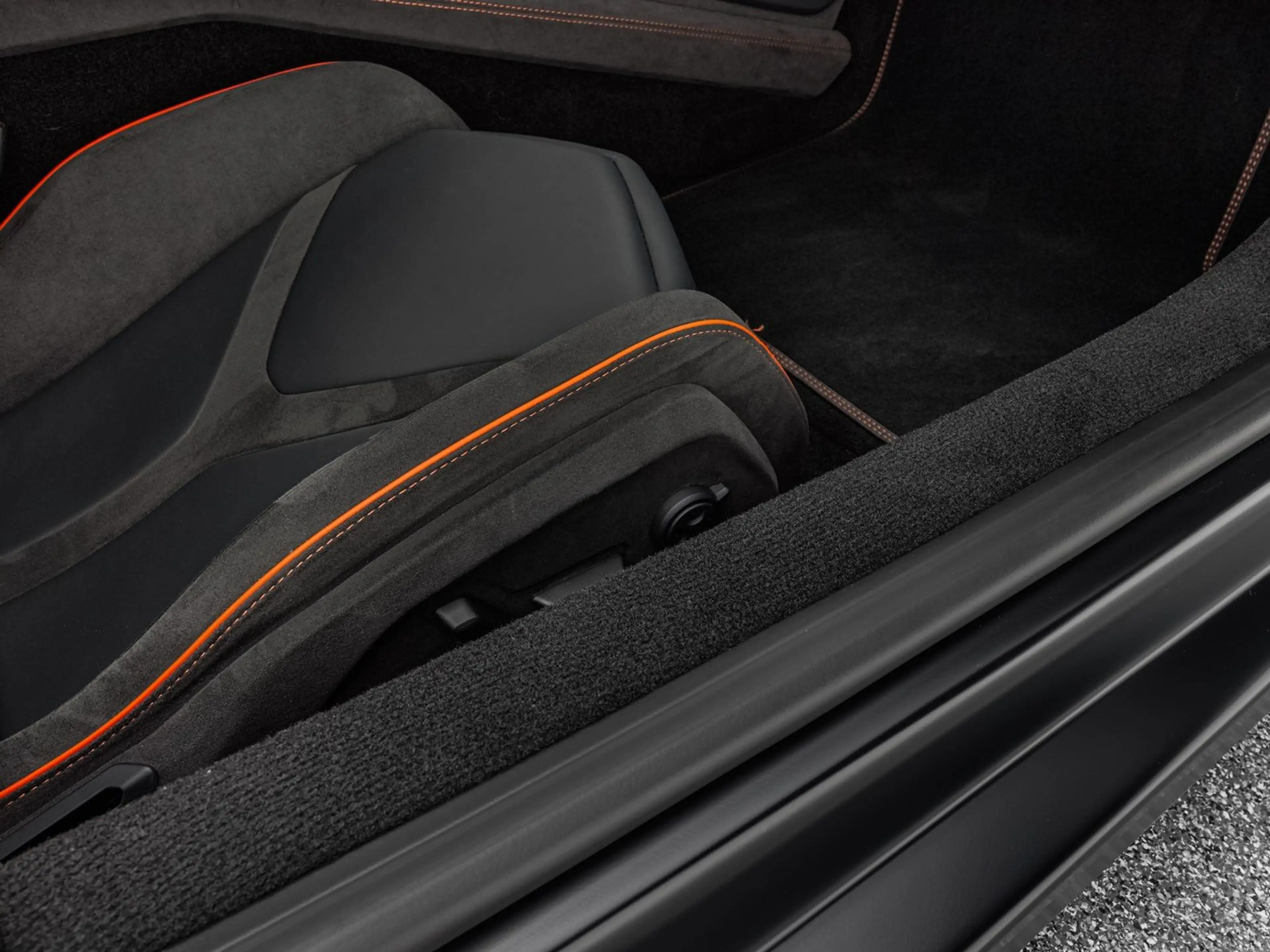 Lamborghini Revuelto Selezione/1.Hand/Blu Astraeus — photo 15