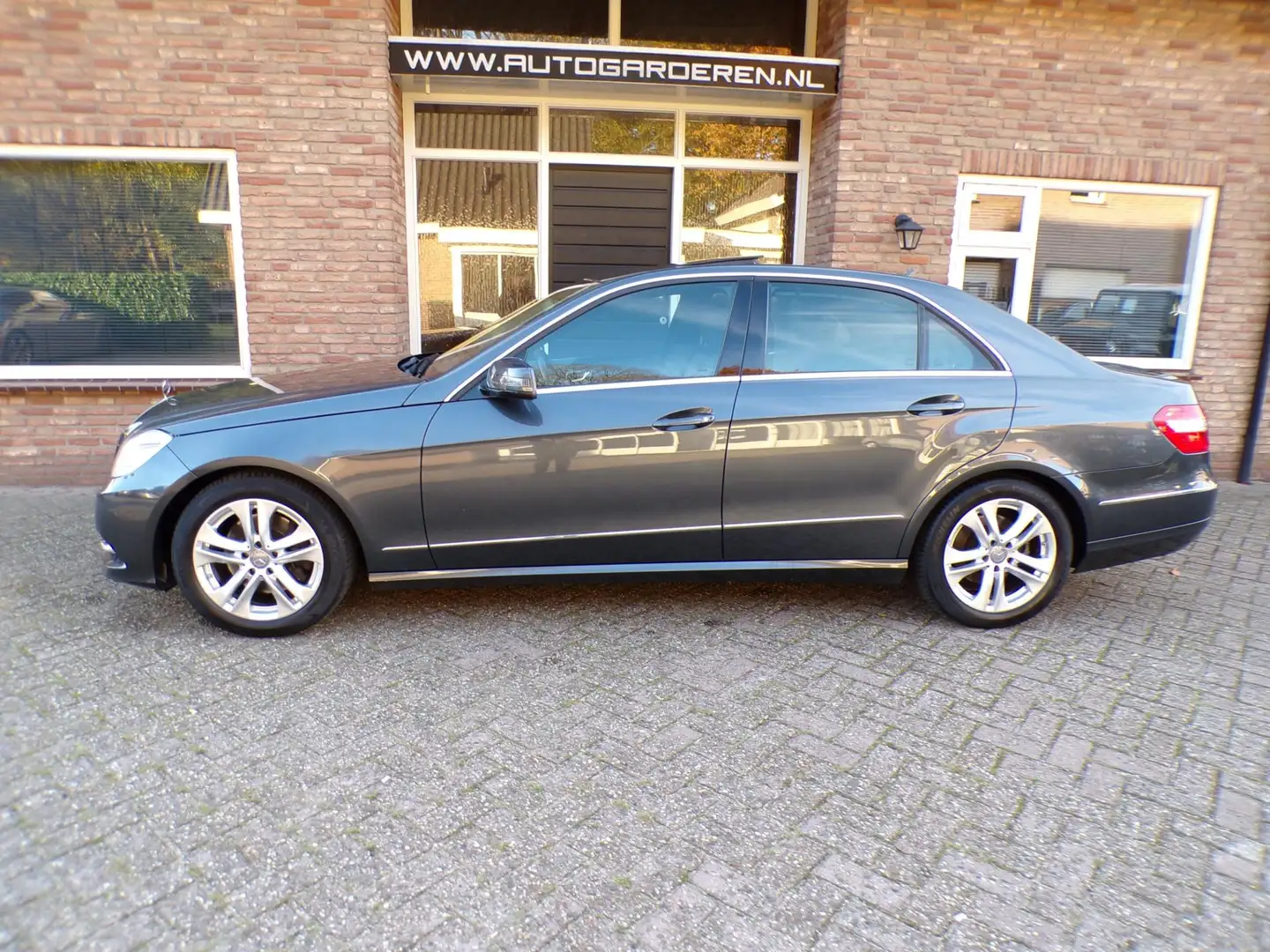Mercedes-Benz E 300 BlueTEC HYBRID Ambition Gris - 2
