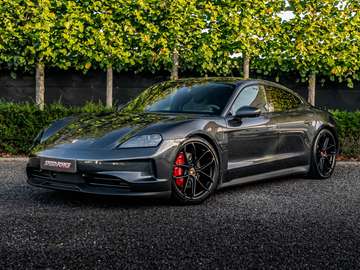FACELIFT | 21" | Tinted HD-Matrix | Verlicht PORSCHE-logo | Sport Chrono | | 18weg stoelen | Panodak | BOSE