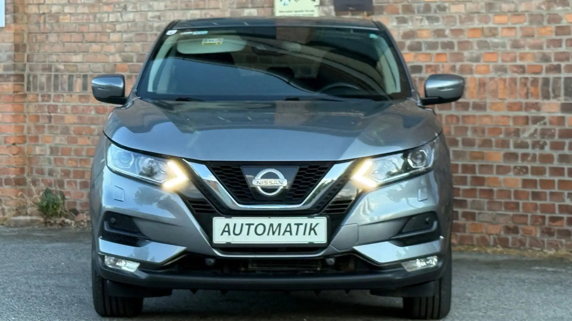 Nissan Qashqai 1,2 DIG-T *Viele-Extras +Facelift Acenta Xtronic Grau - 2
