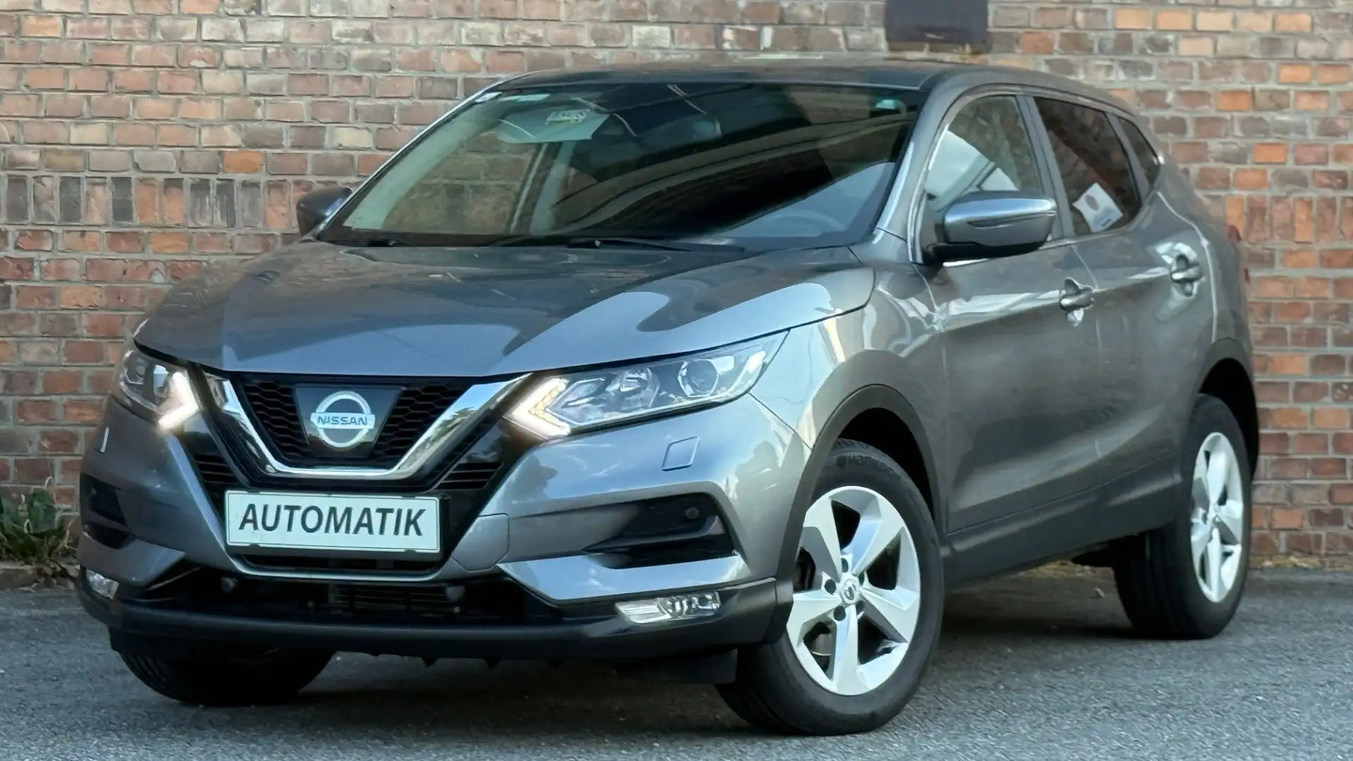 Nissan Qashqai 1,2 DIG-T *Viele-Extras +Facelift Acenta Xtronic Grau - 1