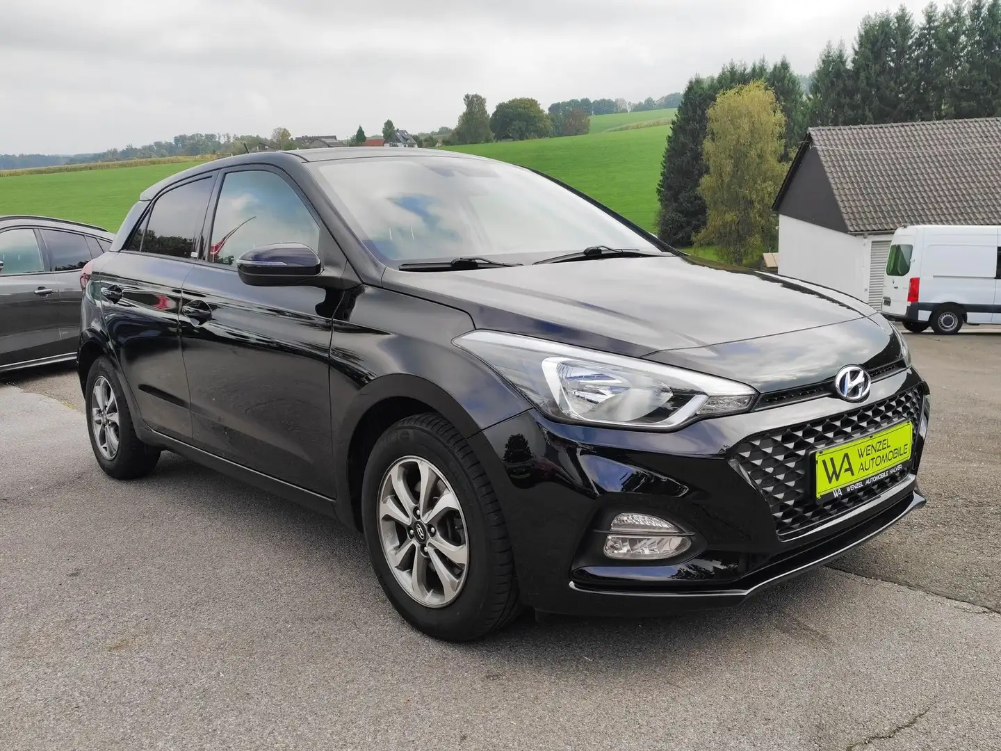 Hyundai i20 YES! *SH*KAM*PDC*CARPLAY*LENKRADHEIZUNG* Noir - 1