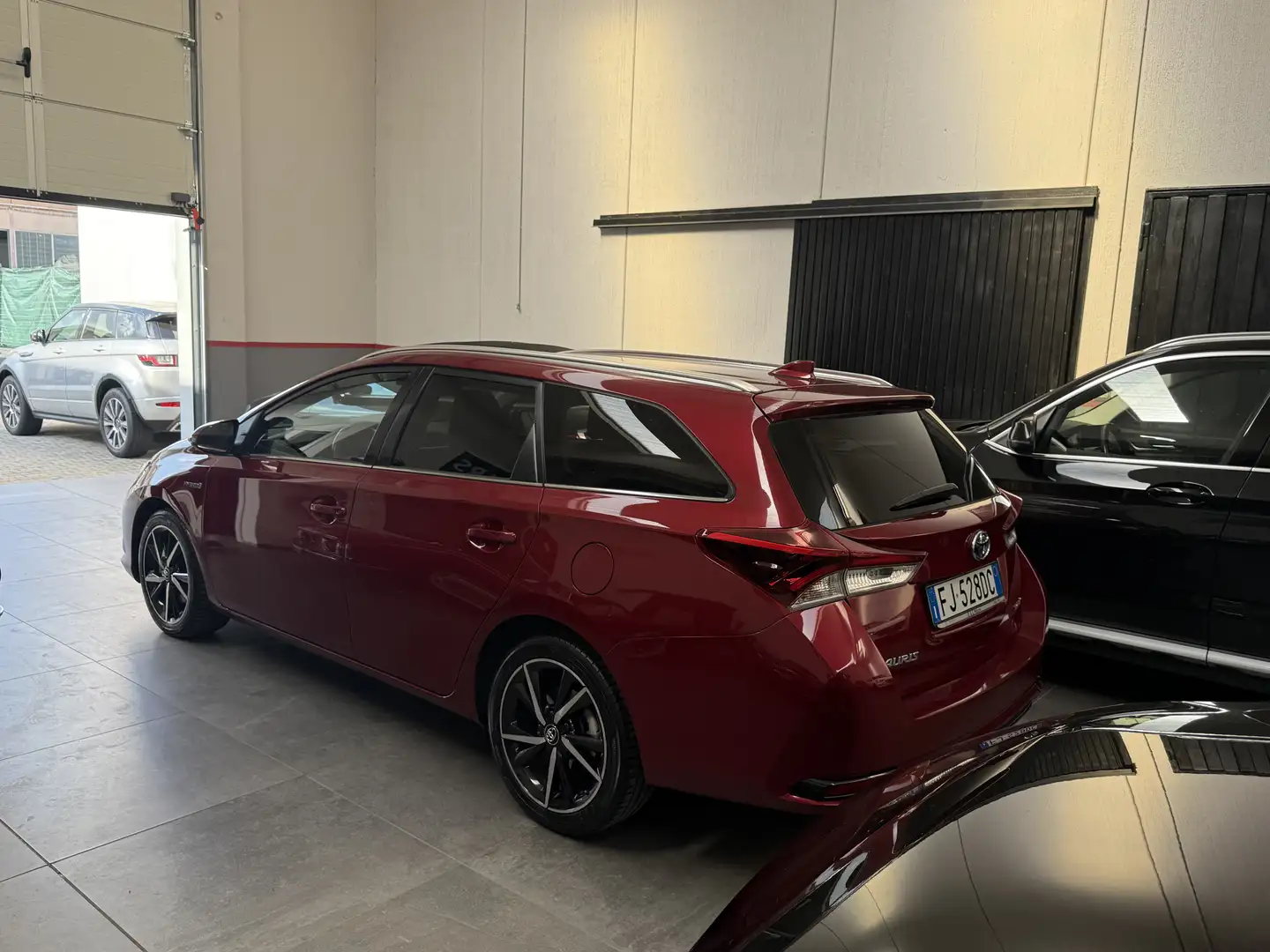 Toyota Auris Touring Sports 1.8h Lounge cvt - 1