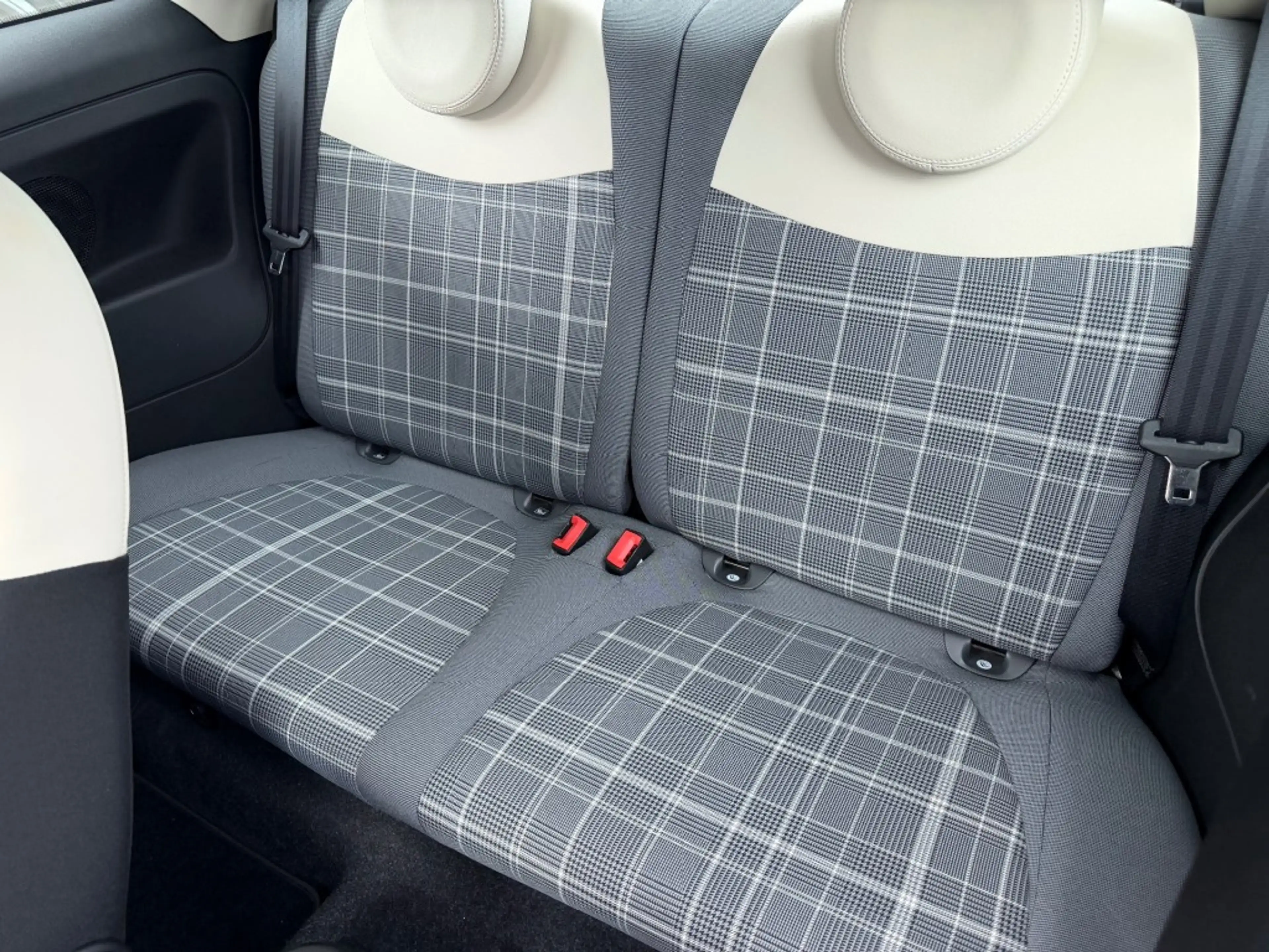 Fiat 500 1.0 HYBRID LOUNGE AIRCO CRUISE PDC CARPLAY. — photo 9