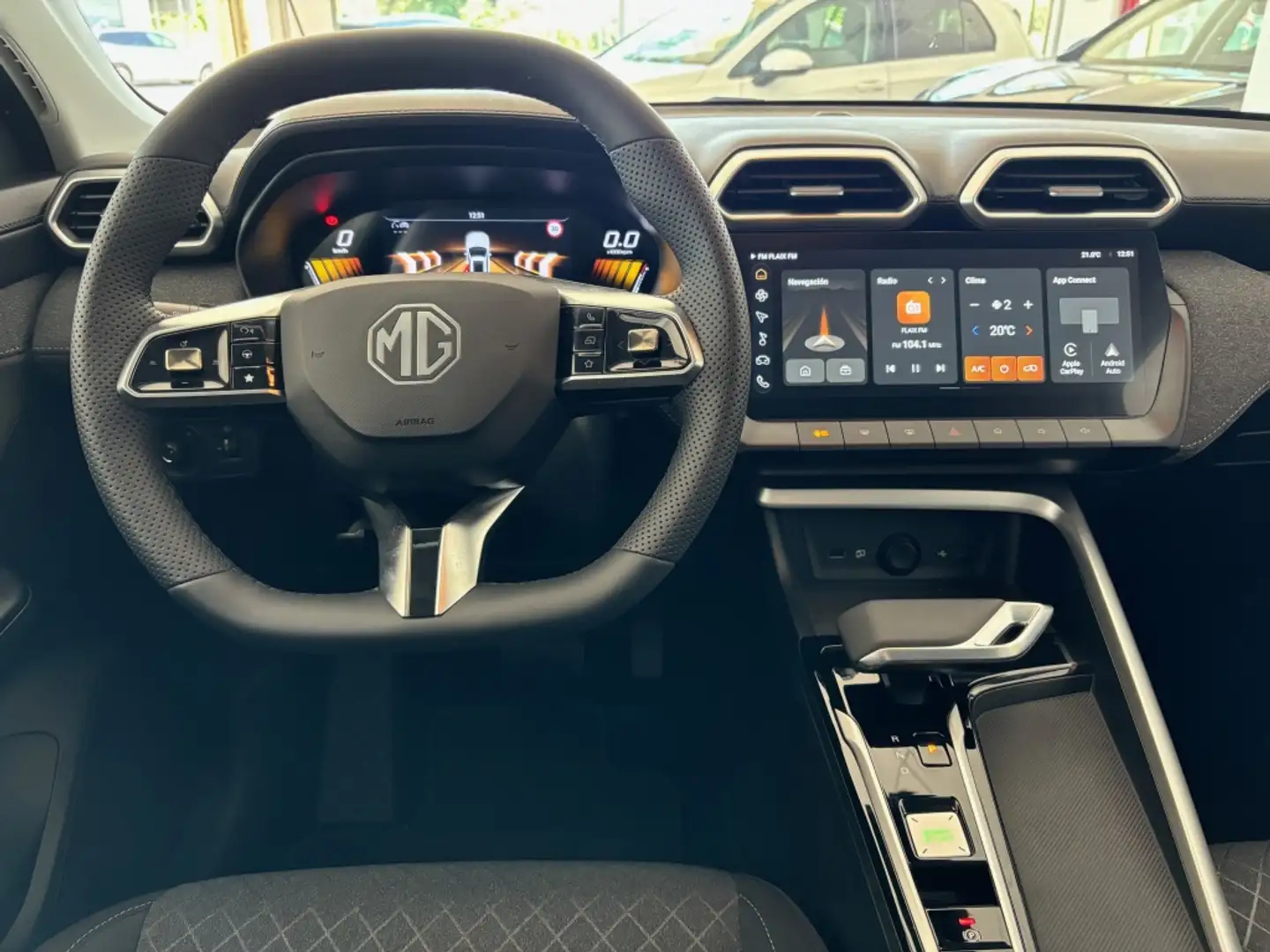 MG ZS 1.5 Hybrid+ Comfort bijela - 2