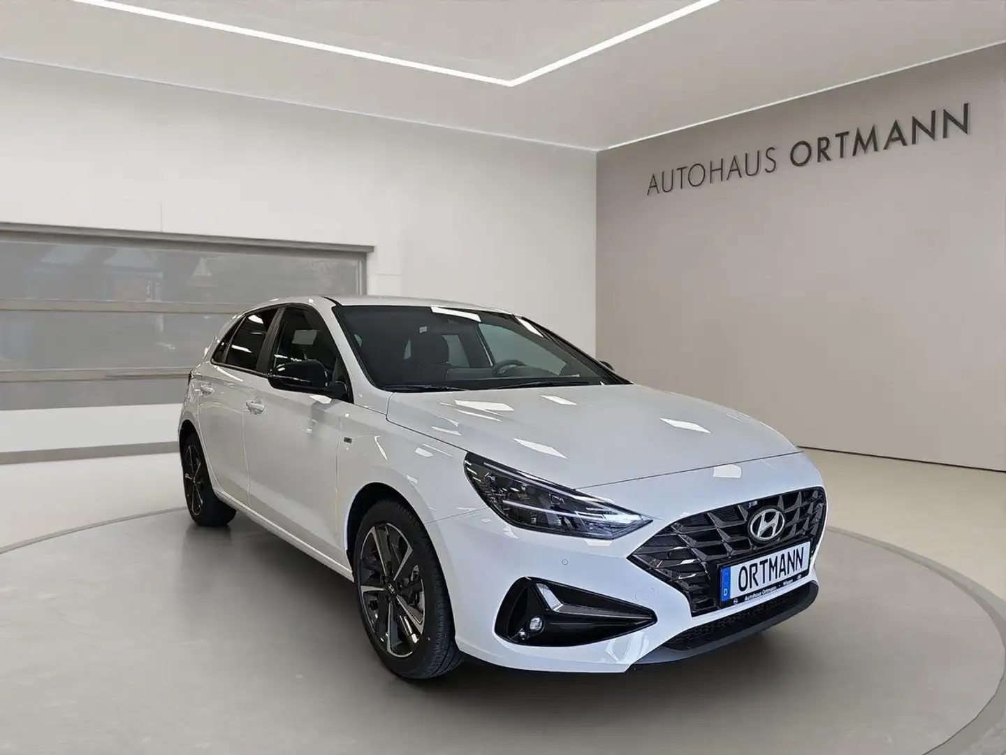 Hyundai i30 1.5 Benzin 'Advantage' 2WD 6-Gang Weiß - 1