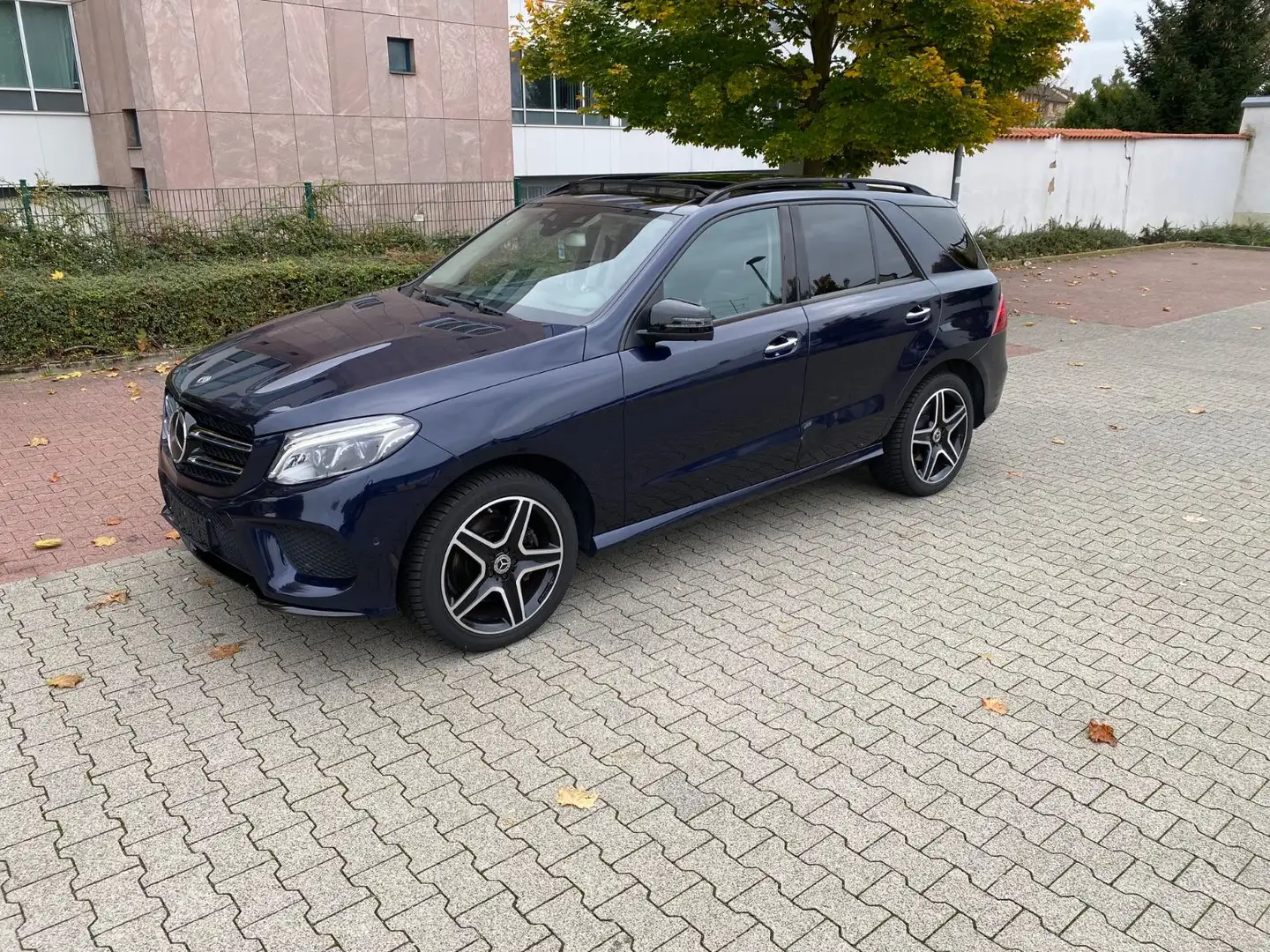 Mercedes-Benz GLE 350 d 4MATIC AMG/Panorama/Massage/ACC/AHK Bleu - 1