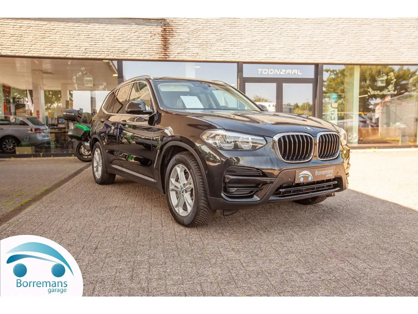 BMW X3 XDRIVE30 292 PK BUSINESS NAVI/CAMERA/BLUETOOTH/... Zwart - 1