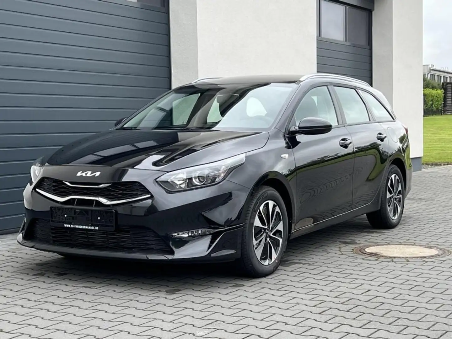 Kia Ceed SW / cee'd SW Sportswagon Vision Spin 1,5 T-GDi 103KW Navi 20... Schwarz - 1