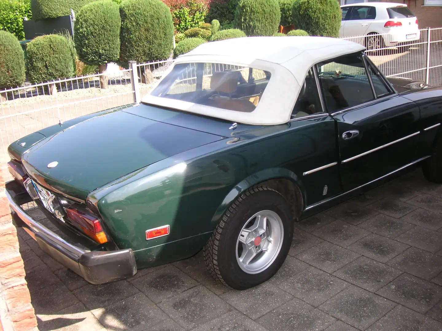 Fiat 124 Spider Oldtimer Cabrio Fiat Spider 124 CS Зелений - 2