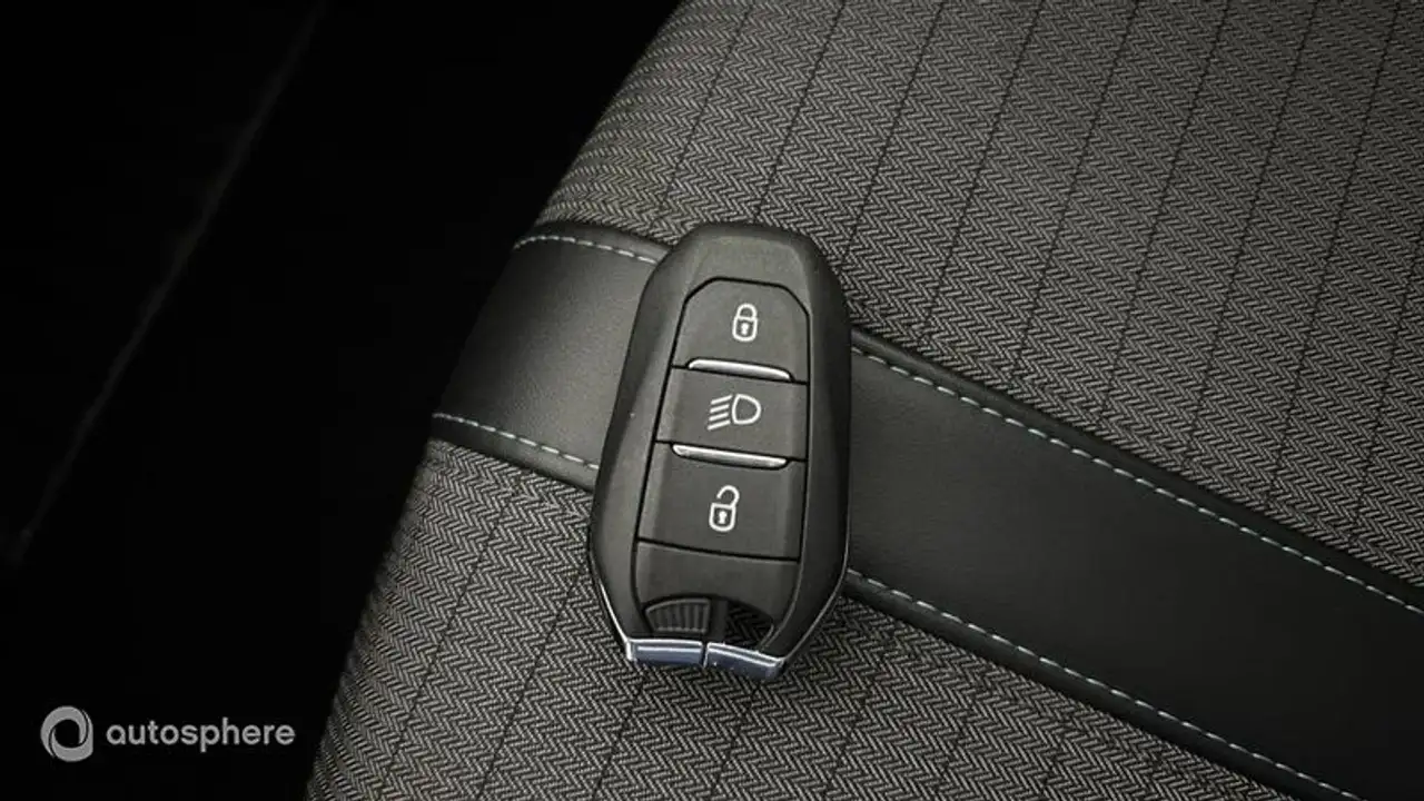 Peugeot 208 208 — photo 16