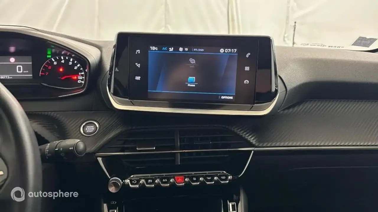 Peugeot 208 208 — photo 19