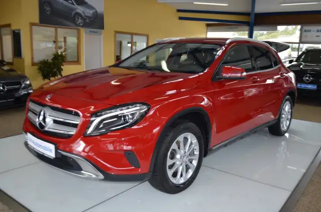 Mercedes-Benz GLA 200 AUTOMATIK / XENON / NAVI / LEDER / PDC