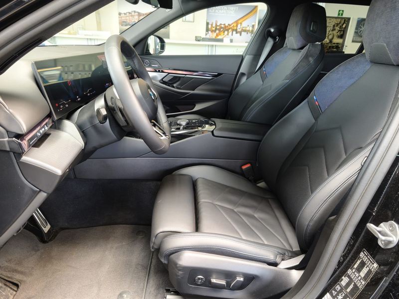 BMW 520 d xDrive M Sport AHK/RFK/H&K/ACC/20" — photo 8