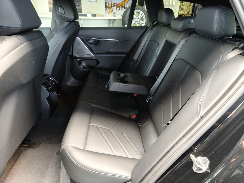 BMW 520 d xDrive M Sport AHK/RFK/H&K/ACC/20" — photo 15