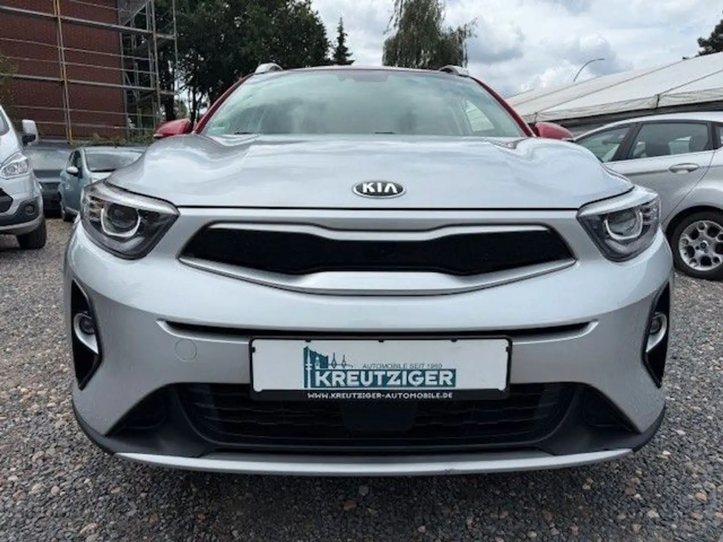 Kia Stonic Platinum Edition Plateado - 2
