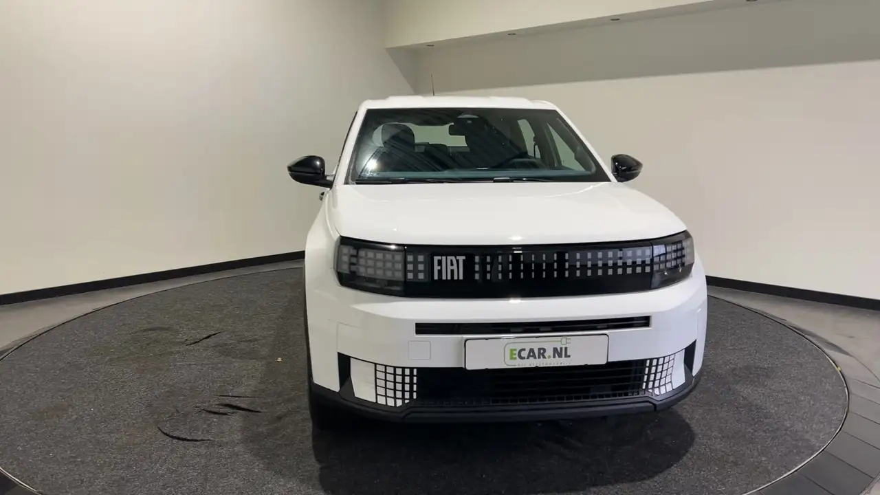 Fiat Grande Panda RED 11kW 44 kWh Nieuwe Red is Wit | Met de witte P 26