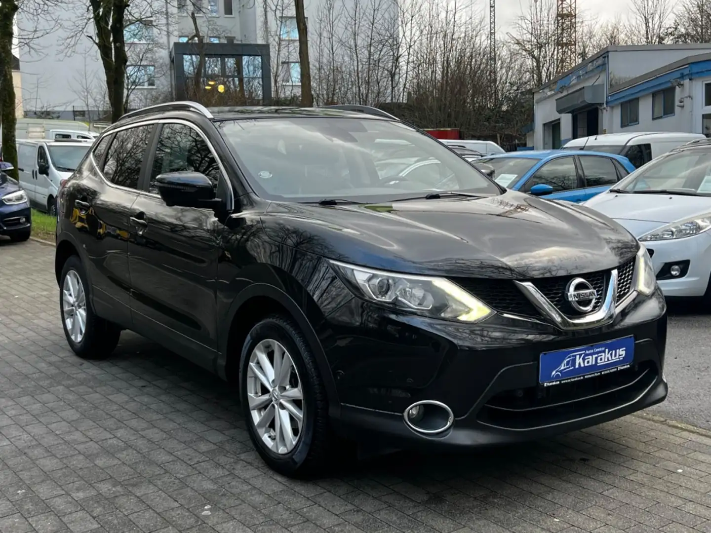 Nissan Qashqai 1,2 Benziner *AUTOMATIK*NAVI*KAMERA*SHZ* Zwart - 1