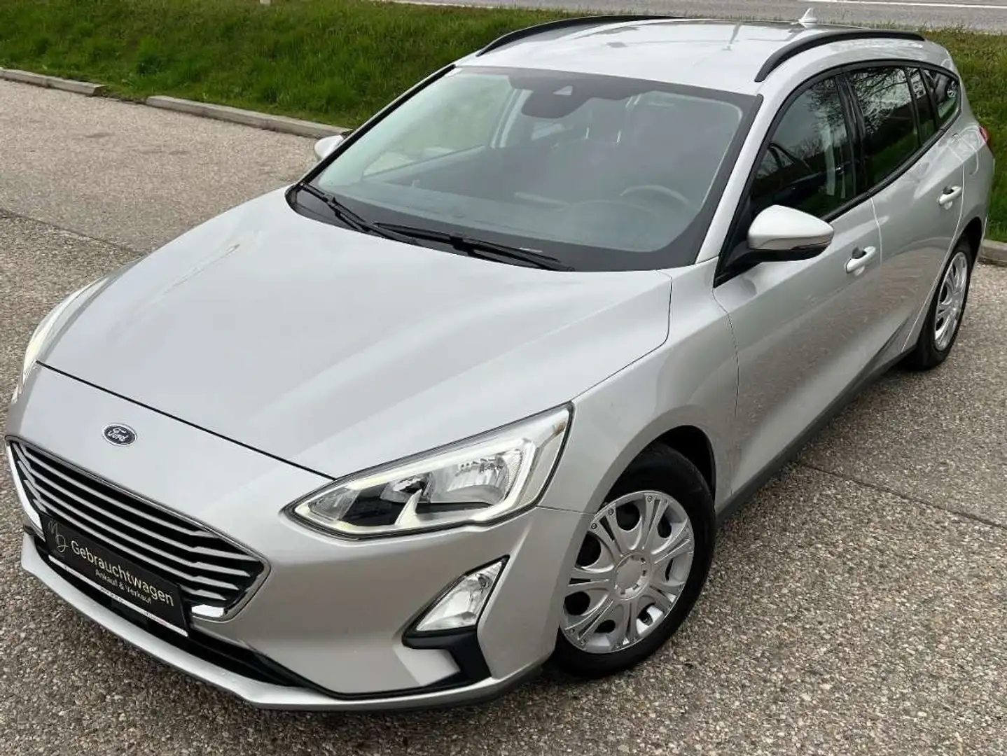 Ford Focus Traveller 1,5 EcoBlue Trend Grau - 1