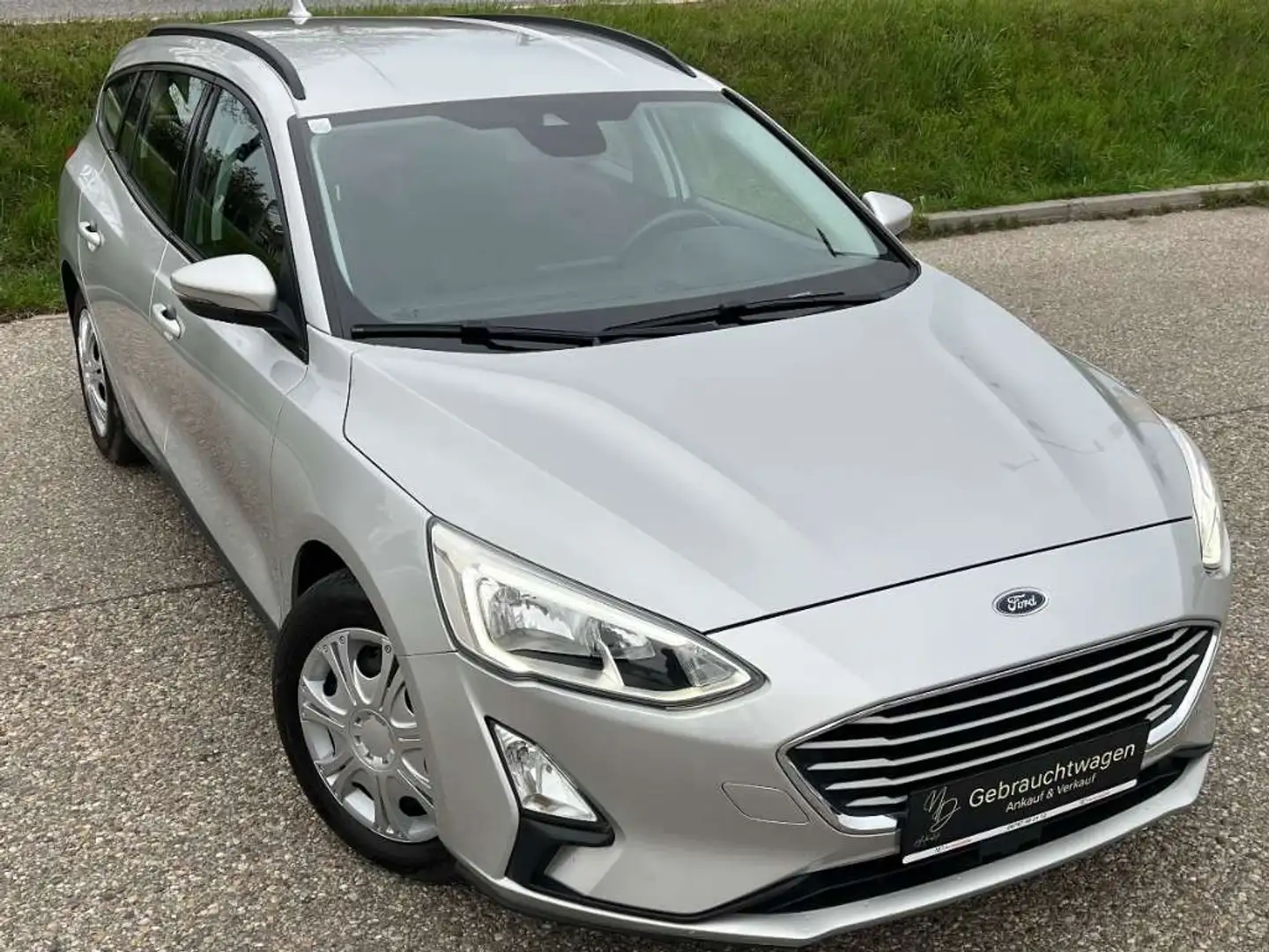 Ford Focus Traveller 1,5 EcoBlue Trend Grau - 2