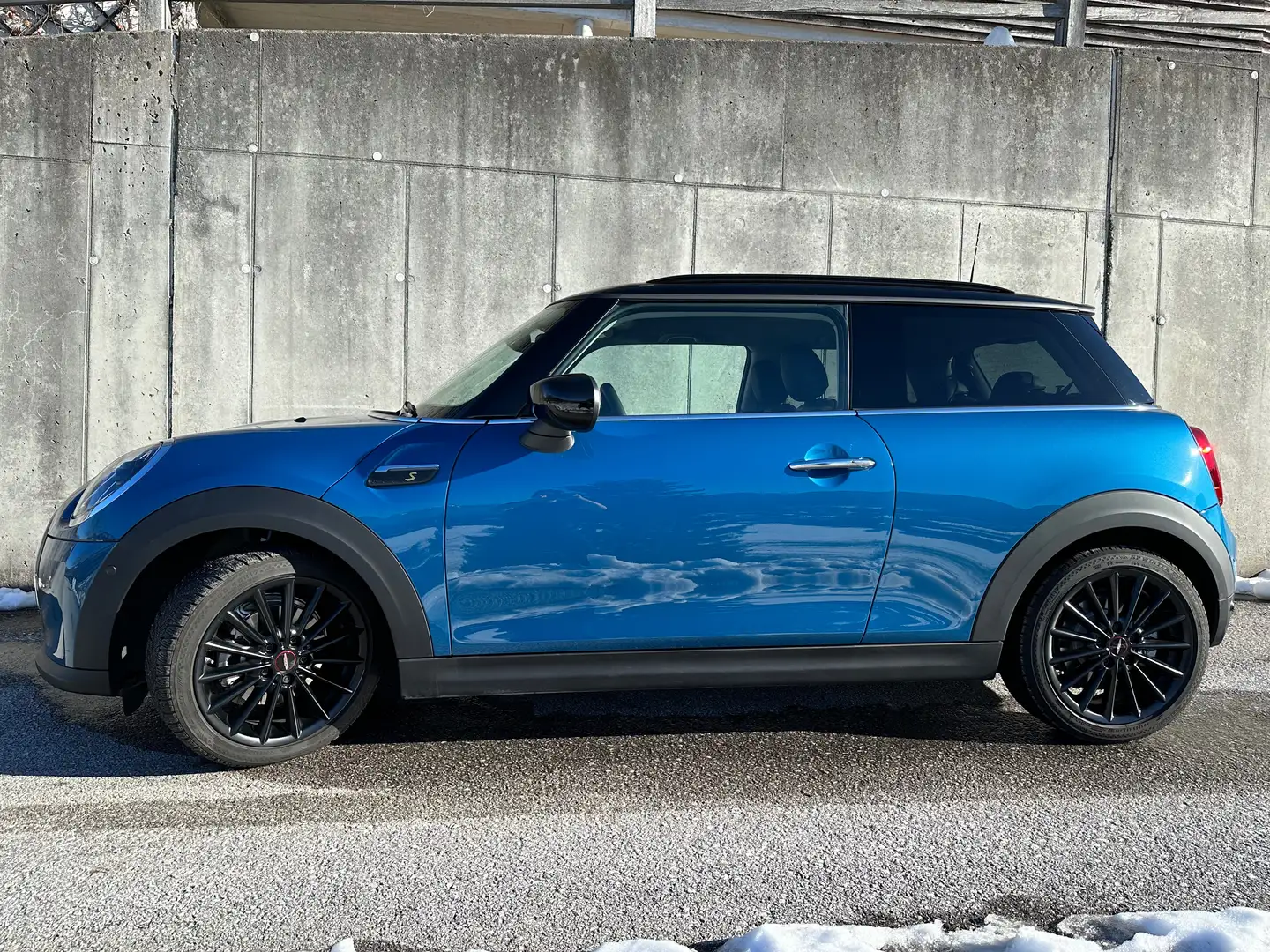 MINI Cooper SE MINI Cooper SE 32,6kWh Aut. Cooper SE Blau - 1