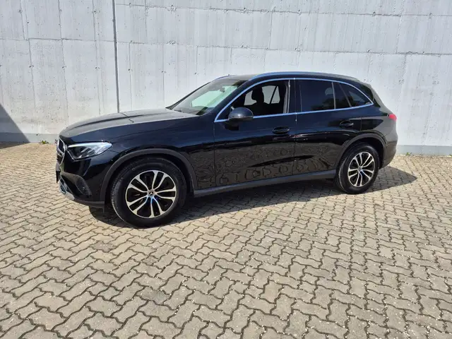 Mercedes-Benz GLC 200 d 4MATIC Österreich-Edition Winterp. Ansicht 4