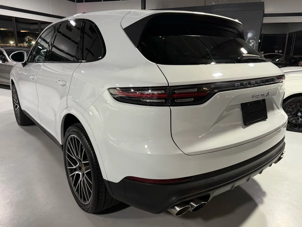 Porsche Cayenne снимка Porsche Cayenne