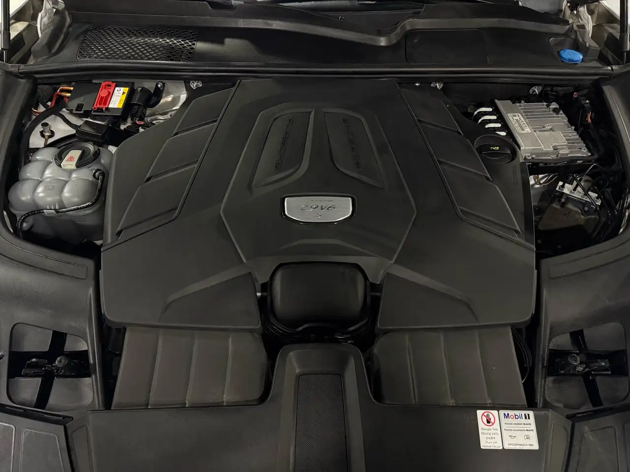 Porsche Cayenne снимка Porsche Cayenne