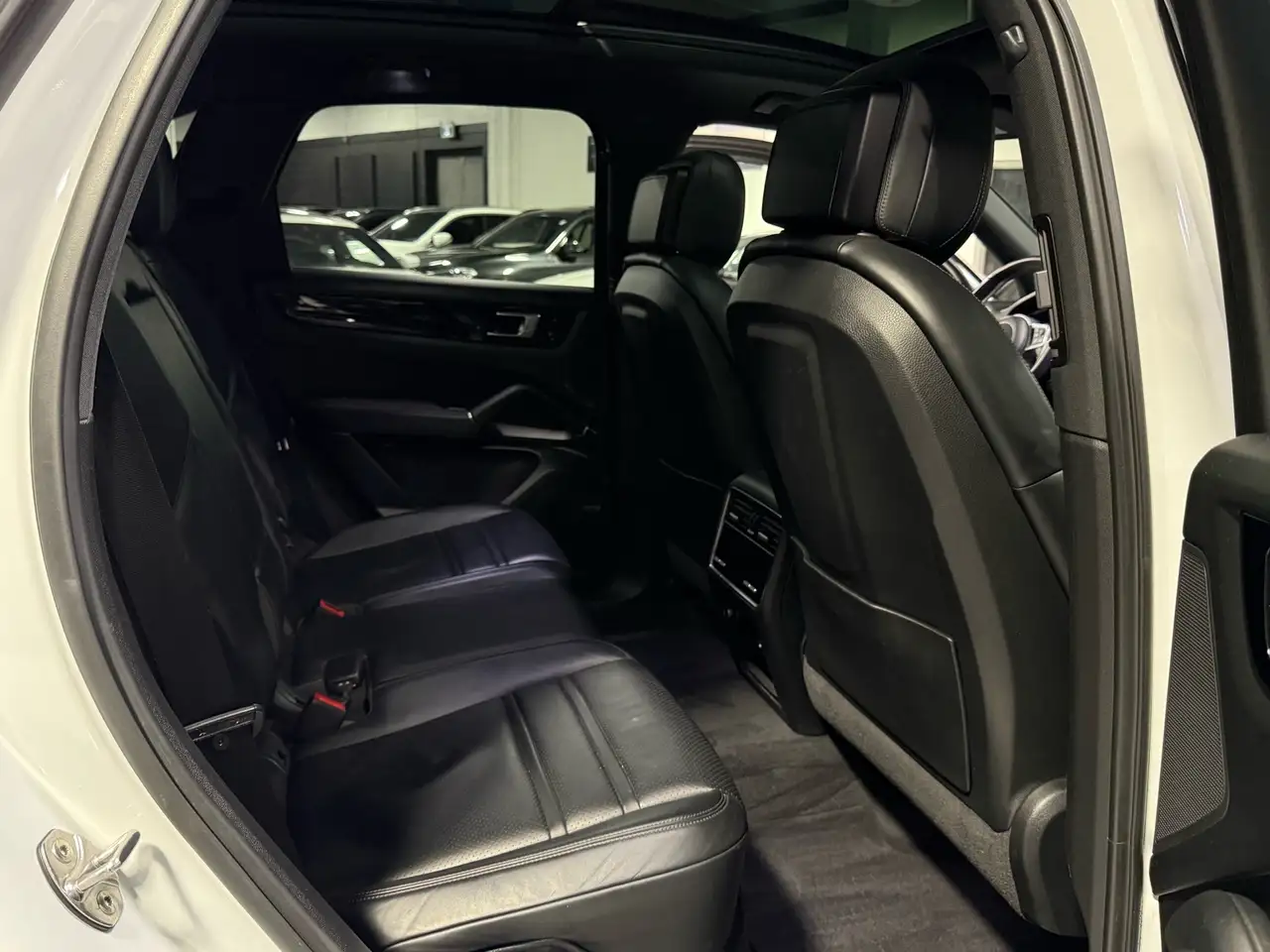 Porsche Cayenne снимка Porsche Cayenne